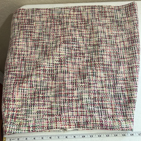 Ann Taylor Pink Tweed skirt, Size 8 - Picture 6 of 8